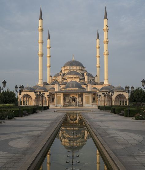 Heart of Chechnya (Akhmad Kadyrov Mosque) (Grozny, Chechen Republic, Russia) Mosque Beautiful, Mosque Images, Mosques Around The World, Most Beautiful Mosque In The World, Mosque Design Islamic Architecture, La Mecca, Mosque Silhouette, Sancaklar Mosque, Great Mosque Of Córdoba