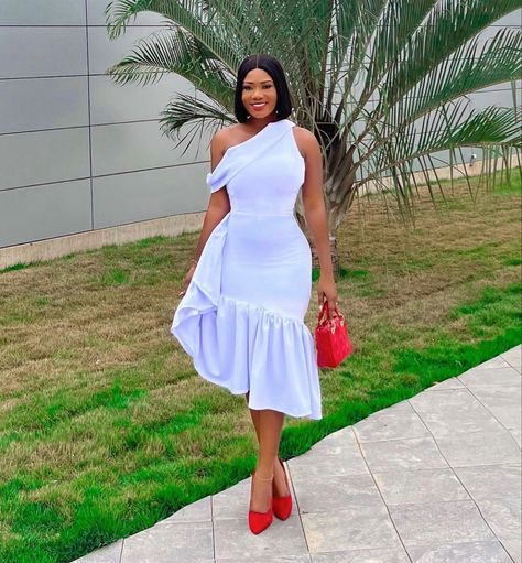 English Gowns For Ladies In Nigeria, Materials Gown Style In Nigeria, English Gown Styles, Lace Dress Styles Ghana, Asymmetrical Evening Dress, Materials Gown Style, White Lace Dress Short, English Dress, Lace Dress Classy