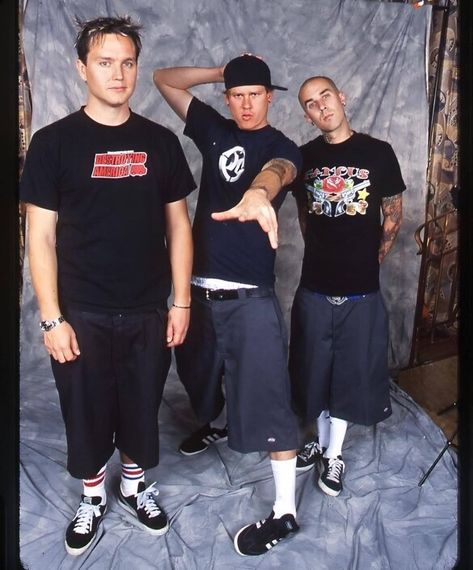 Punk Rock Skater Aesthetic, Rock Band Style Outfits, Real 2000s Fashion Men, Fred Durst 90s Outfit, 90 Rock Fashion, 2010s Outfits Men, Pop Punk Fashion 2000s, Punk Band Outfits, 2000s Punk Men