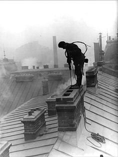 Victorian Chimney Sweep Victorian London, Chimney Sweep, London History, Historical Images, Old London, The Old Days, The Roof, Historical Photos, Old Photos