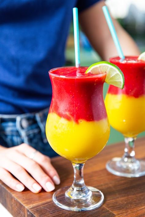 Margarita Mocktail, Mango Daiquiri, Slushie Recipe, Summer Drinks Alcohol, Party Drinks Alcohol, Chef Styles, Mango Margarita, Mixed Drinks Alcohol, Delicious Drink Recipes