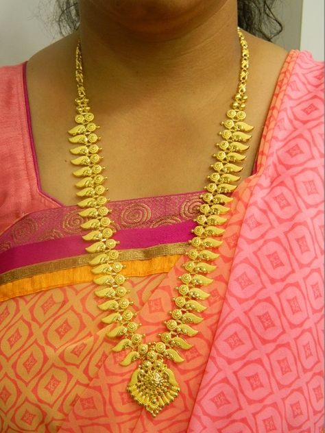 Light weight long mango haram Kerala Model Gold Haram Designs, Kerala Haram, Kasula Peru, White Gold Jewelry Set, Temple Jewelery, Kerala Jewellery, Mango Haram, Diamond Gold Earrings, Long Haram