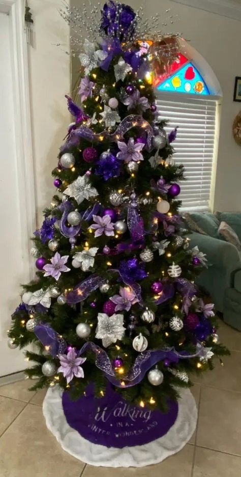 Christmas Tree With Purple Decorations, Purple Decorated Christmas Tree, Purple And Green Christmas Tree, Purple And Silver Christmas Tree Ideas, Christmas Tree Ideas Purple, Christmas Tree Purple Decorations, Purple Xmas Tree, Purple Christmas Trees, Christmas Tree Purple