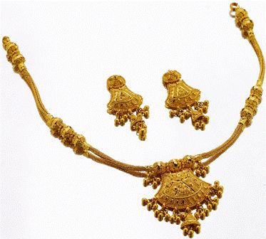 Indian gold necklace set. Gold Kanthi Design, Kanthi Necklace Gold, Gold Neckles, Diamond Gold Earrings, Bracelets Diamond, Fancy Jewelry Necklace, Gold Jewelry Simple Necklace, Jewellery Necklaces, Beautiful Gold Necklaces