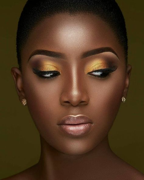 Dark Skin Eyeshadow 26 Ideas: Unleashing the Beauty of Deep Tones Dark Skin Eyeshadow, Make Up Gold, Gold Makeup Looks, Mekap Mata, Scrub Corpo, Makeup Hacks Beauty Secrets, Makeup For Black Skin, Nude Lips, Best Eyeshadow