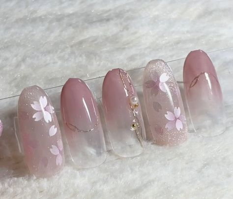 Sakura Nails Design, Sakura Nails, Natural Color Nails, Sakura Nail Art, Bridal Nail, Cherry Blossom Nails, Minimal Nails Art, Minimal Nails, Pastel Nails