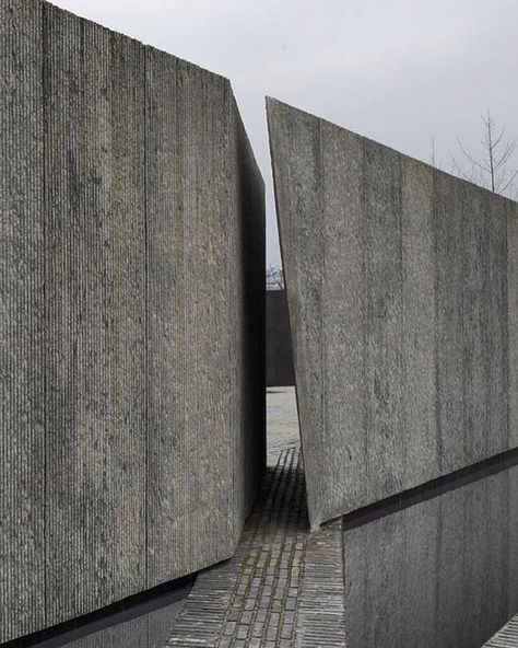 Tadao Ando Brutalism Architecture, Concrete Architecture, Casa Country, Tadao Ando, Religious Architecture, Concrete House, Brutalist Architecture, Japanese Architecture, Minimalist Architecture