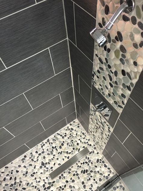 Pebble Tile Shower Floor, Pebble Tile Shower, Makeover Kamar Mandi, Pebble Floor, Bilik Air, Pebble Tile, Bad Inspiration, Bathroom Shower Tile, Bathroom Remodel Shower