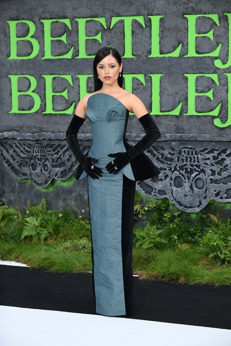 media (@ENTplus_) on X Beetlejuice Outfits, Miranda Priestly, Beetle Juice, Beetlejuice Beetlejuice, Best Red Carpet Looks, Red Carpet Outfits, Celebrity Red Carpet, Jenna Ortega, Red Carpet Dresses