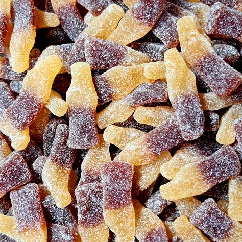 🥤 Sour Cola Bottles! These always manage to stay in our top 10 best-selling lollies! 🌟 It was an obvious choice to add them into today's advent calendar! 🎁 Huge Cake, Tartaric Acid, Candy Jelly, Food Wallpaper, Candy Store, Which One Are You, Syrup, Advent Calendar, Advent