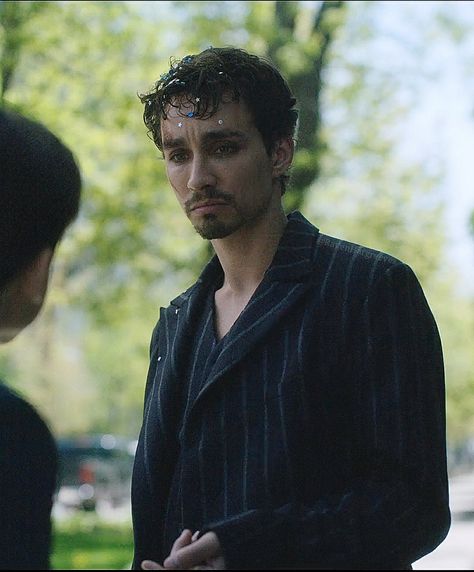 Your Comfort Character, Klaus Hargreeves, Even Numbers, Robert Sheehan, Cartoon Books, Miss Him, I Miss Him, Umbrella Academy, Attractive People