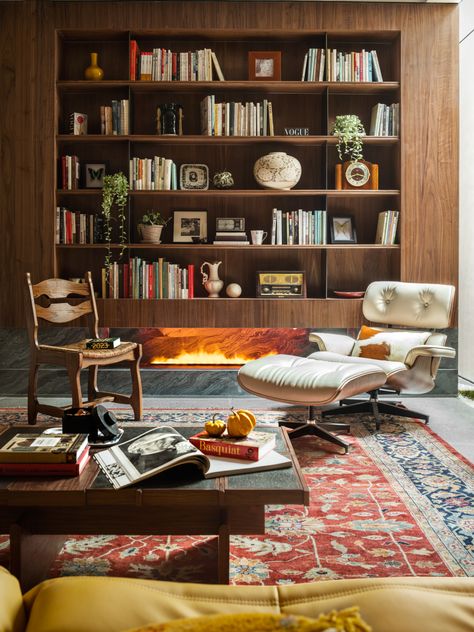 Vintage Room Ideas, Office Update, Library Living Room, 70s House, Home Library Design, Vintage Room, Eclectic Interior, Mid Century Modern House, Living Room Inspo