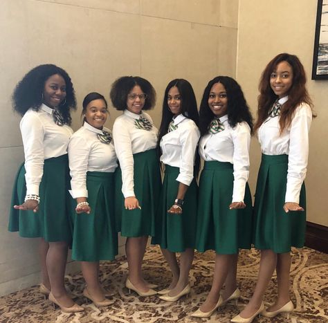 Uniforme Usher Uniform Ideas, Chior Uniform Ideas, Group Uniform Ideas, Choir Dresses Ideas, Ushering Uniform Outfit, School Choir Outfits, Ushering Uniform Ideas, Ushers Uniform Ideas, Church Choir Outfits