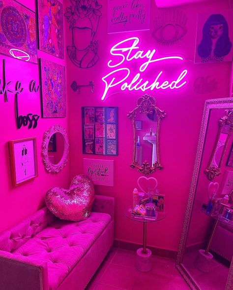 Bedroom Tattoo Studio, Black And Pink Beauty Room, Pink And Black Esthetician Room, Retro Lash Room, Pink Tattoo Shop, Pink Salon Aesthetic, Pink Tattoo Studio, Pink Beauty Room, Hair Suite