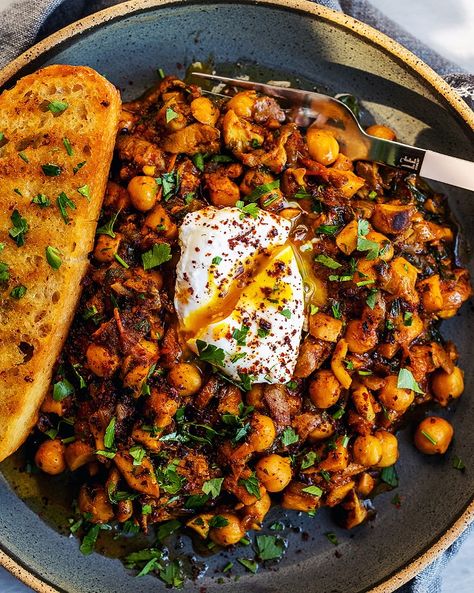 Iraqi Breakfast, Tried And True Recipes, Grilled Bread, Chickpea Recipes, Middle Eastern Recipes, Veggie Dishes, Bean Recipes, Mushroom Recipes, Tried And True