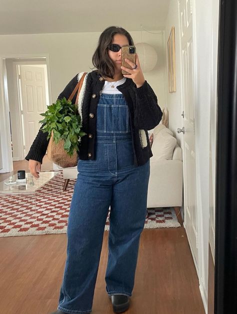 Ootd Autumn, Fall And Winter Outfits, Midsize Outfits, Skirt Jeans, Overall Outfit, Outfits To Copy, Overalls Outfit, Garden Life, Future Style