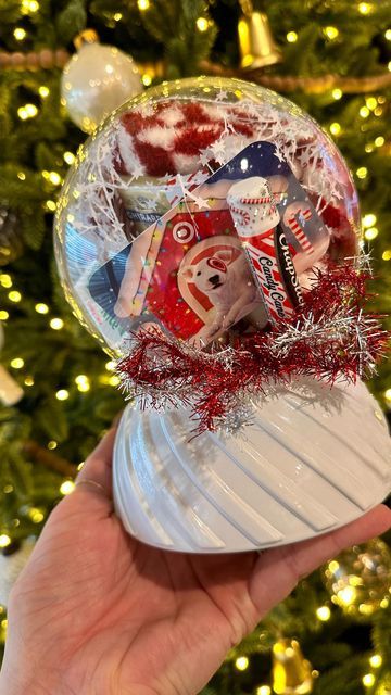 Small Creative Christmas Gifts, Diy Ornament Gifts For Coworkers, Daycare Holiday Gift Ideas, Snow Globe Teacher Gift, Cheap Christmas Gifts Ideas, Snow Globe Gift Ideas, Bus Driver Christmas Gifts Ideas, Christmas Gift Card Presentation Ideas, Diy Christmas Ornament Gifts