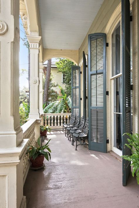 Victorian Porch, Creole Cottage, Folk Victorian, New Orleans Homes, Porch Railing, Porch Design, New Orleans Louisiana, Colonial Style, Colonial House