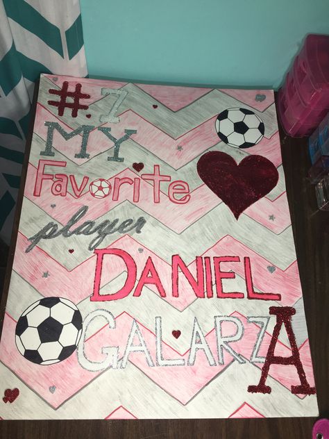 Boyfriend Basketball Poster, Football Related Gifts For Boyfriend, Cute Basketball Posters For Boyfriend, Soccer Bf Gift Ideas, Cute Soccer Posters For Friend, Poster Board Ideas For Boyfriend, Football Posters High School Ideas Bf, Gift Ideas For Soccer Boyfriend, Poster For Soccer Boyfriend