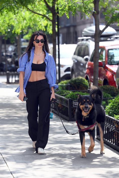 Emrata Street Style 2023, Emrata Paparazzi, Emrata Summer Style, Emrata Style 2023, Em Rata Street Style, Off Duty Model Style Summer, 2025 Trends Fashion, Model Off Duty Style Summer, Emily Ratajkowski Style Street 2023