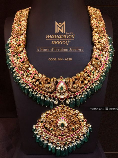 Peacock nakshi kundan haram Kundan Haram, Kundan Jewellery Bridal, Gold Temple Jewellery, Antique Necklaces Design, Antique Gold Jewelry Indian, Indian Bridal Jewelry Sets, Bridal Jewelry Vintage, Diamond Wedding Jewelry, Antique Jewellery Designs