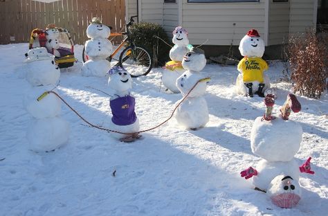 The Herceg family's first place entry in the Snowman Competiton - Stephen Dafoe Photos Snowman Competition, Funny Snowman, Snow Sculptures, Ice Sculpture, Snow Much Fun, Snow Art, Snow Fun, Build A Snowman, Frosty The Snowmen