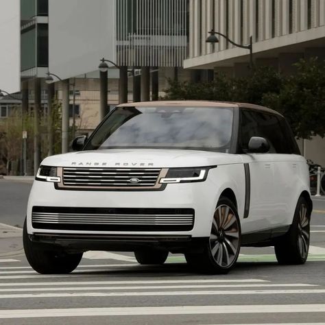 Range Rover Sv, Dream Cars Range Rovers, Range Rover Car, Car Lifestyle, Best Suv, Dream Cars Jeep, Cool Car Pictures, Jaguar Land Rover, Car Wall Art