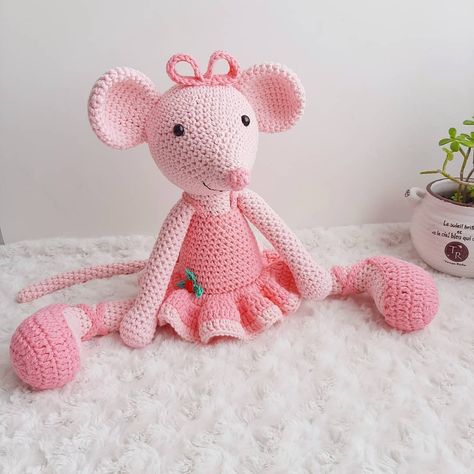 Ballerina Mouse Free Crochet Pattern - Amigurumi Crochet Tutu, Different Crochet Stitches, Knitting Toys, Crochet Skirt Pattern, Easy Crochet Animals, Crochet Mouse, Easy Crochet Projects, Crochet Animals Free Patterns, Crochet Pattern Amigurumi