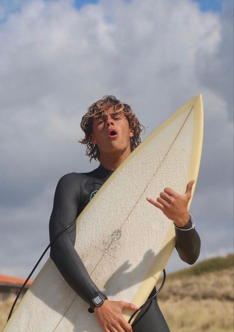 Surfer Boy Aesthetic, Surf Guys, Surf Boy, Surfer Aesthetic, Hot Surfers, Surfer Guys, Surf Van, Surfer Hair, Surfer Boys