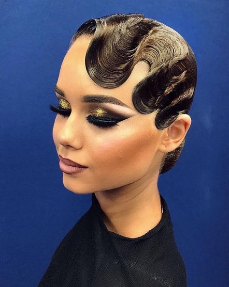 Ballroom Eye Makeup, Stage Hairstyles Dance, Latin Dance Makeup Eye, Ballroom Makeup Latin, Ballroom Dance Hairstyles, Latin Dance Makeup, Ballroom Competition Makeup, Dancesport Makeup, Dancing Makeup