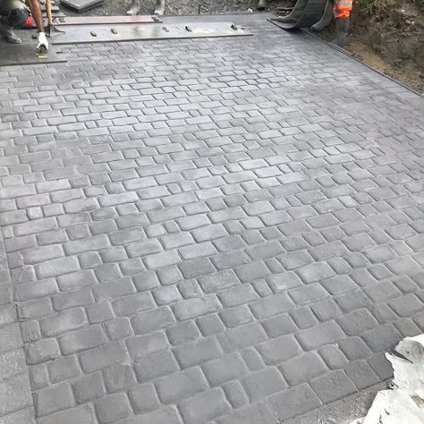 Verdecon LTD on Instagram: “Nicely imprinted London Cobble, #stampedconcretepatio concrete. #stampeddriveway #stampedconcretedriveway #homedecor #wall #decor #style…” Concrete Imprint, Imprinted Concrete Driveway, Driveway Fence, Stamped Concrete Driveway, Front Path, Garden Driveway, Pattern Concrete, Driveway Paving, Stamped Concrete Patio