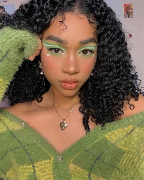 Indie Makeup, Alternative Makeup, Green Makeup, Green Eyeshadow, Edgy Makeup, Cute Makeup Looks, Makeup Eye Looks, Creative Eye Makeup, Creative Makeup Looks