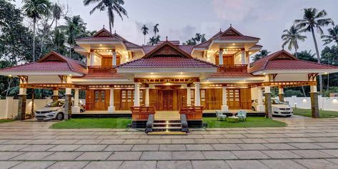 Small House Design Kerala, Kerala Traditional House, Kerala Architecture, Indian House Plans, Colonial House Plans, Latest House Designs, Kerala House Design, Kerala Houses, House Arch Design