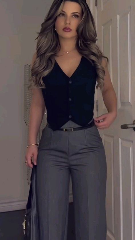 Look Working Girl, Cute Professional Outfits, Elegance Dress, Luxury Photography, Professional Outfits Women, Stylish Work Attire, Business Casual Outfits For Work, Casual Day Outfits, Elegante Casual