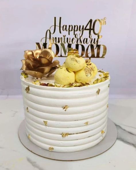 Love celebrating Love ❤️🤌🏻✨ Hence our 40th anniversary milestone topper ✨ Cake: @cakeify._ #caketoppers #anniversary #anniversarycake #anniversarytopper #40thanniversary 40th Anniversary Cake, Topper Cake, April 7, Anniversary Cake, Personalized Party, 40th Anniversary, Mom Birthday, Milestones, Cake Toppers