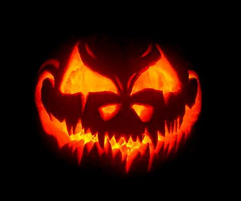 Scary Pumpkin Carving Patterns, Halloween Pumpkin Carving Ideas, Pumpkin Carving Patterns Free, Cute Pumpkin Carving, Strašidelný Halloween, Scary Halloween Decorations Diy, Halloween Pumpkin Carving, Scary Halloween Pumpkins, Pumkin Carving