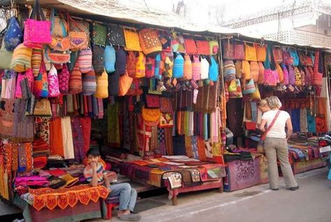 Photos of Tripolia Bazar, Jaipur, Rajasthan, India 1/1 by Saurav Mishra Rajasthani Fashion, Delhi Connaught Place, Jaipur Shopping, Rajasthan Tourism, Jaipur Travel, Travel In India, Places To Visit In India, Tea Trolley, Street Shopping