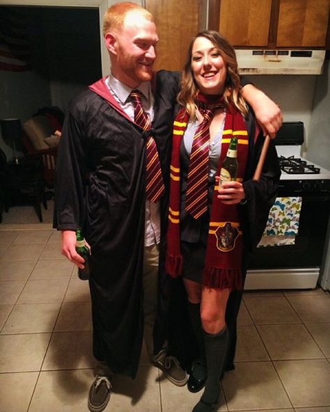 Harry And Hermione Costume, Ron And Hermione Costume, Halloween Couple Costumes Harry Potter, Gryffindor Couple Costume, Ron Costume Harry Potter, Hermoine Costume Adult, Harry Potter Costume Ideas Couples, Hermoine Granger Costume, Hermione Halloween Costume