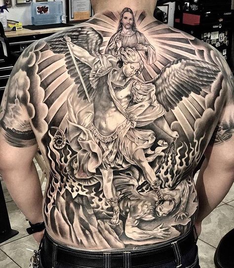 𝐑𝐨𝐛𝐞𝐫𝐭 𝐆𝐚𝐥𝐯𝐚𝐧 on Instagram: “• Archangel Michael and Satan ⚔️ • Throwback Thursday tattoo, full back piece. Really happy how it turned out. For appointments send me a…” Angel Back Tattoo, Archangel Michael Tattoo, Shoulder Armor Tattoo, Archangel Tattoo, Evil Tattoo, Christ Tattoo, Armor Tattoo, Tattoo Back, Military Tattoos