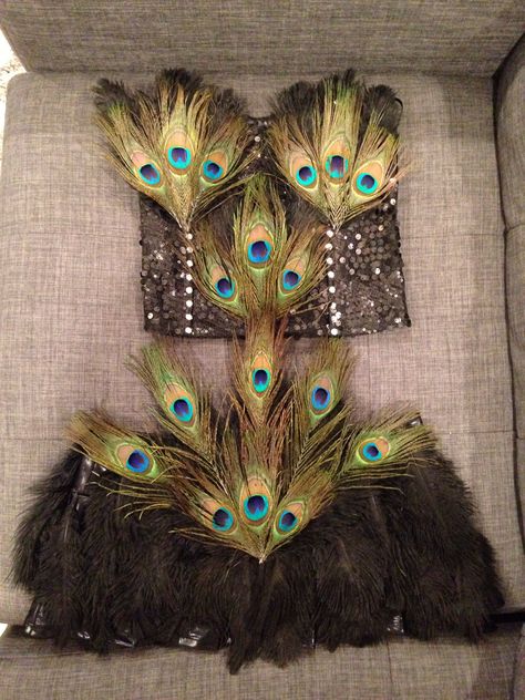 Feathers everywhere! DIY sexy peacock costume for Halloween! Can't wait for Vegas! @stephonu Peacock Halloween Costume Diy, Peacock Costume Women's, Bird Halloween Costume, Peacock Outfit, Peacock Costume Diy, Peacock Aesthetic, Peacock Halloween Costume, Feather Corset, Peacock Halloween