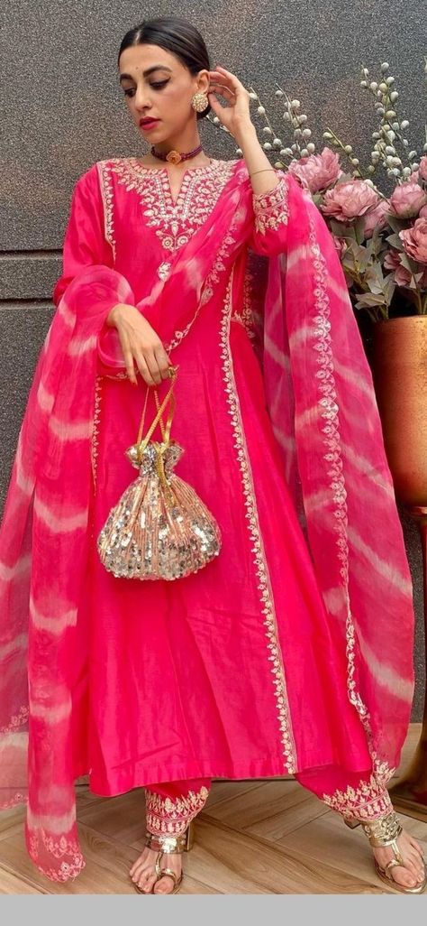 Heavy Dresses Indian Suits, Modern Punjabi Outfits, Pink Suits Women Indian, Ghrara Design, Pink Fancy Dresses, Hot Pink Suit, Pink Suits Women, Dresses With Embroidery, Suits For Women Indian