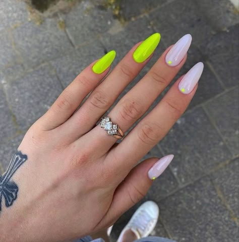 Gel Nails Ideas Short Goth, Green Neon Nails Ideas, Opposite Color Nails On Each Hand, Nails Edgy Grunge, Acrylic Nail Designs Bright, Black Nails With Colorful Design, Different Colour Nails On Each Hand, Black And Neon Yellow Nails, Rock Festival Nails