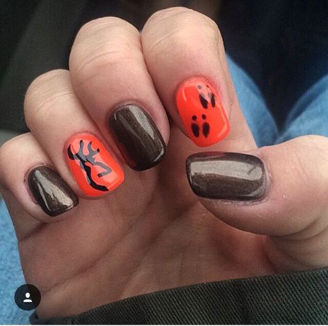 Nails For Hunting Season, Hunting Nail Art, Deer Season Nails, Hunting Nails Deer, Deer Hunting Nails, Deer Hunting Nail Designs, Hunting Nail Ideas, Hunting Season Nails, Country Fall Nails