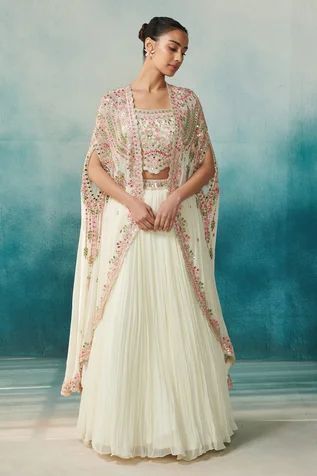 Lehenga With Long Jacket, Bandhani Jacket, Cape Dress Indian, Lengha Design, Ombre Lehenga, Indo Western Outfits For Women, Indo Western Dresses For Women, Open Skirt, Cape Lehenga