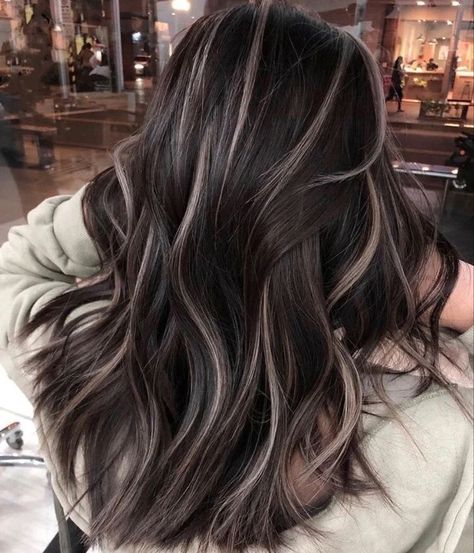 Black Hair Balayage, Hair Color Underneath, Brown Hair Inspo, Hair Color Streaks, Brunette Hair With Highlights, Hair Streaks, Dark Hair With Highlights, Natural Gray Hair, Brown Hair Balayage