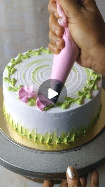 Cake Reels, Cake Frosting Designs, Simple Cake Design, Icing Cake Design, Simple Birthday Cake Designs, New Cake Design, Tårta Design, Cake Design Tutorial, Cookie Cake Designs