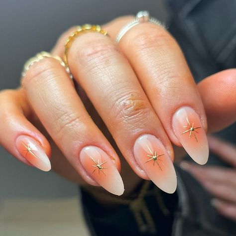 Taylor Made⚡️ | Nothing but orange aura loooooooove 🧡 | Instagram Alcohol Inspired Nails, Golden Sun Nails, Fall Tropical Nails, Multicolor Aura Nails, Nails Aura Design, Orange Pearl Nails, Aura Nails With Design, July Birthday Nails, Pink And Orange Aura Nails