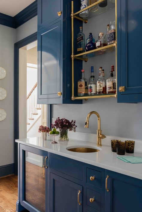 Use brass hardware to elevate the space Statement Light Fixture, Glassware Storage, Oak Trim, Copper Bar, Quartzite Countertops, Dry Bars, Wet Bars, Bar Sink, Better Style