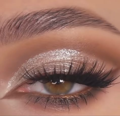 Makeup For Silver Dress, Sliver Makeup, Prom Makeup Silver, Silver Eyeshadow Looks, Prom Makeup For Brown Eyes, Grey Eye Makeup, Silver Eye Makeup, Neutral Eye Makeup, Natural Prom Makeup