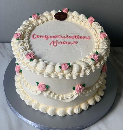 Mary Shane Delos Reyes on Instagram: "#french #vintage #cake #cakes #cakedecorating #piping #cakesofinstagram" Vintage Piping Cakes, Vintage Sheet Cake, Vintage Cake Piping, Frilly Cake, Lambeth Cake, Cake Piping, Food Tech, Celebration Cake, Baptism Cake